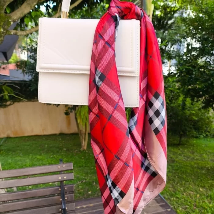 Lenço Feminino de Cetim 90x90 cm - Vermelho