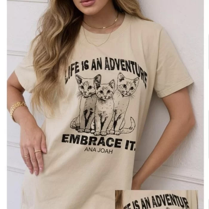 Camiseta Feminina Estampada Três Gatos